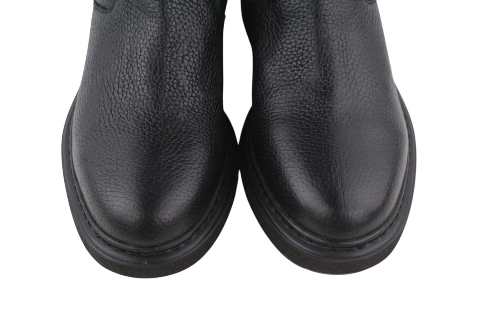 EMPORIO ARMANI X3N144 moteriški aulinukai, juodos odos, 37 dydžio, su sagtimi ir kulkšnies viduriu. Rekomenduojama kaina – 399 €. 