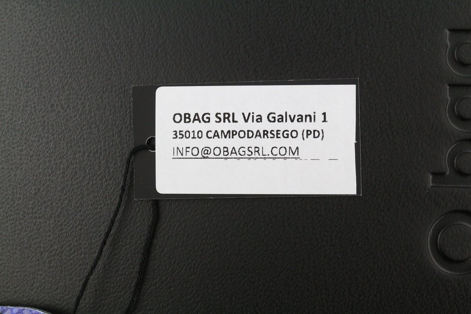 O BAG Chic moteriškas krepšys OS juodas violetinis dvigubomis rankenomis vidinis krepšys su kvadratiniu logotipu 