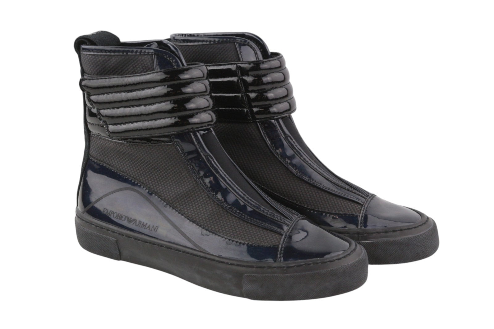 EMPORIO ARMANI moteriški bateliai, 37 dydis, juodi, su holografine oda, lipdukais iki kulkšnies. 