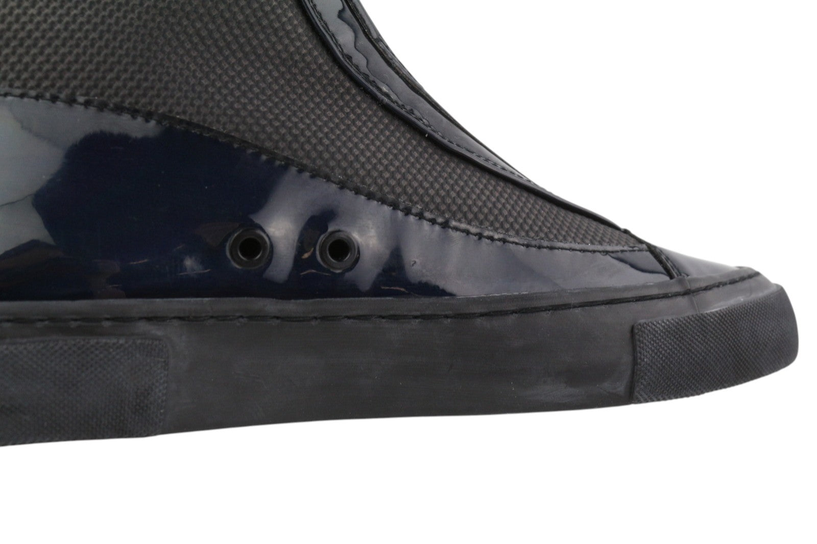 EMPORIO ARMANI moteriški bateliai, 37 dydis, juodi, su holografine oda, lipdukais iki kulkšnies. 