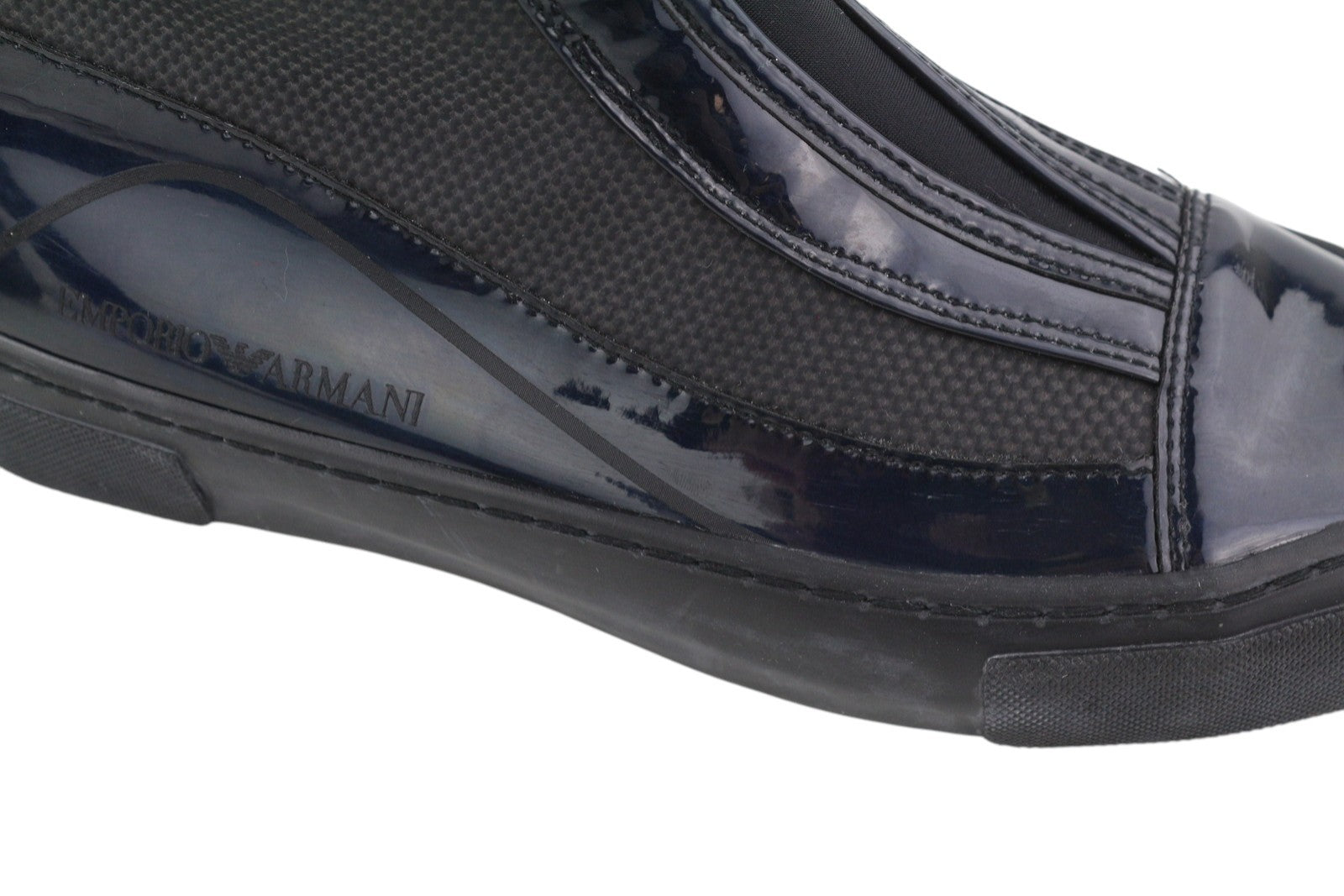 EMPORIO ARMANI moteriški bateliai, 37 dydis, juodi, su holografine oda, lipdukais iki kulkšnies. 