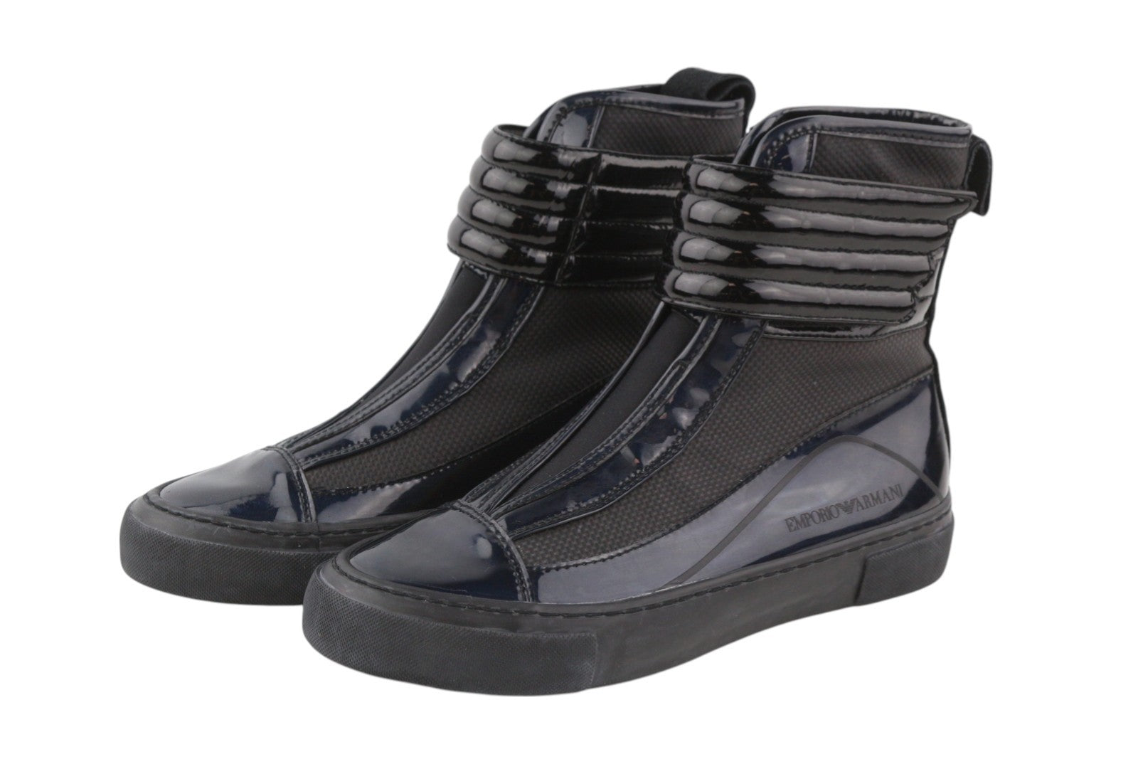 EMPORIO ARMANI moteriški bateliai, 37 dydis, juodi, su holografine oda, lipdukais iki kulkšnies. 