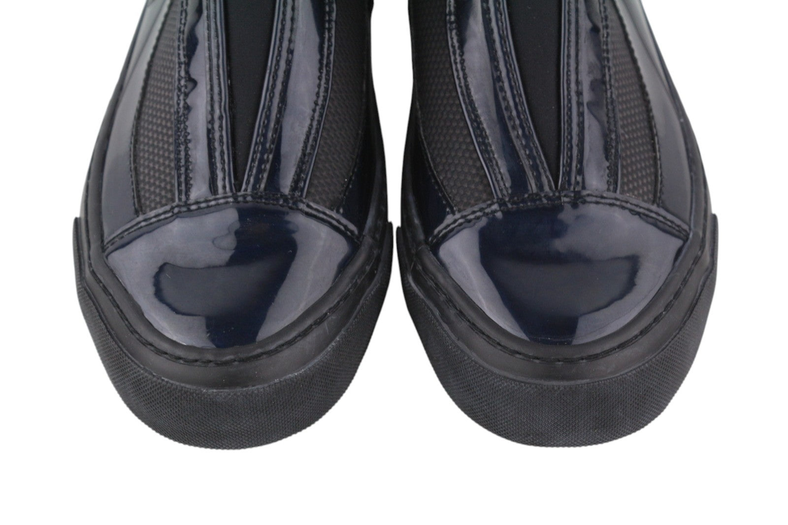 EMPORIO ARMANI moteriški bateliai, 37 dydis, juodi, su holografine oda, lipdukais iki kulkšnies. 