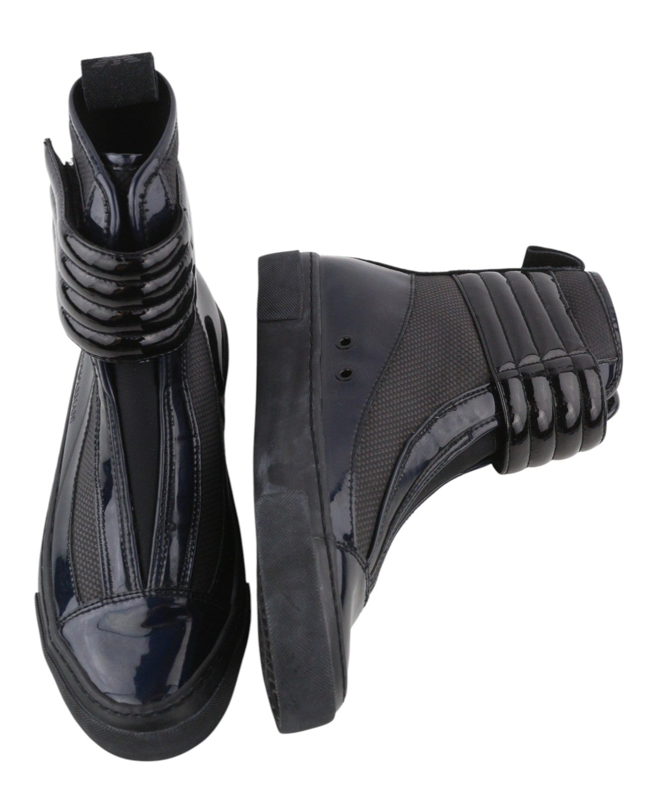 EMPORIO ARMANI moteriški bateliai, 37 dydis, juodi, su holografine oda, lipdukais iki kulkšnies. 