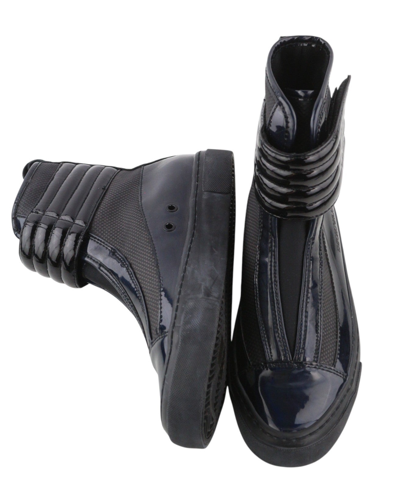 EMPORIO ARMANI moteriški bateliai, 37 dydis, juodi, su holografine oda, lipdukais iki kulkšnies. 