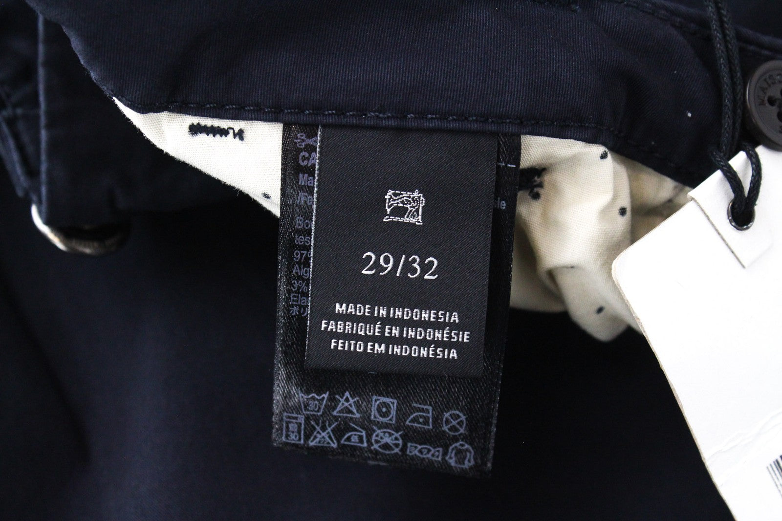 MAISON SCOTCH W29/L32 moteriškos tamsiai mėlynos trumpos tamprios chino kelnės su diržu 