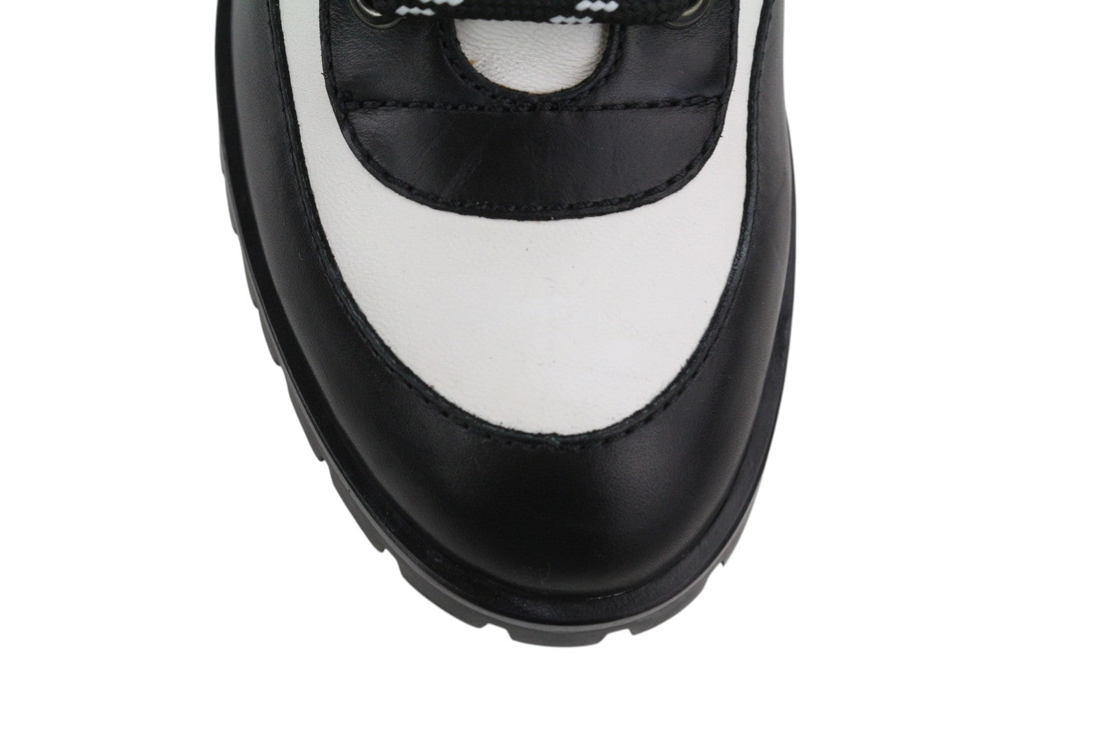 EMPORIO ARMANI moteriški aulinukai, 37 dydis, juodi ir balti, odiniai, suvarstomi, vidutinio ūgio. 