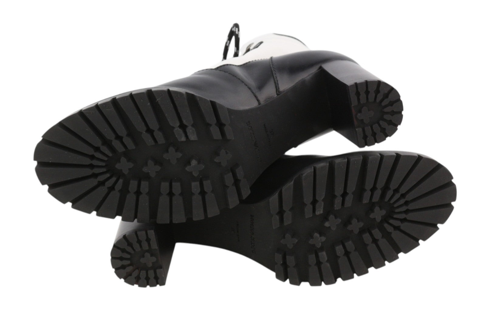 EMPORIO ARMANI moteriški aulinukai, 37 dydis, juodi ir balti, odiniai, suvarstomi, vidutinio ūgio. 