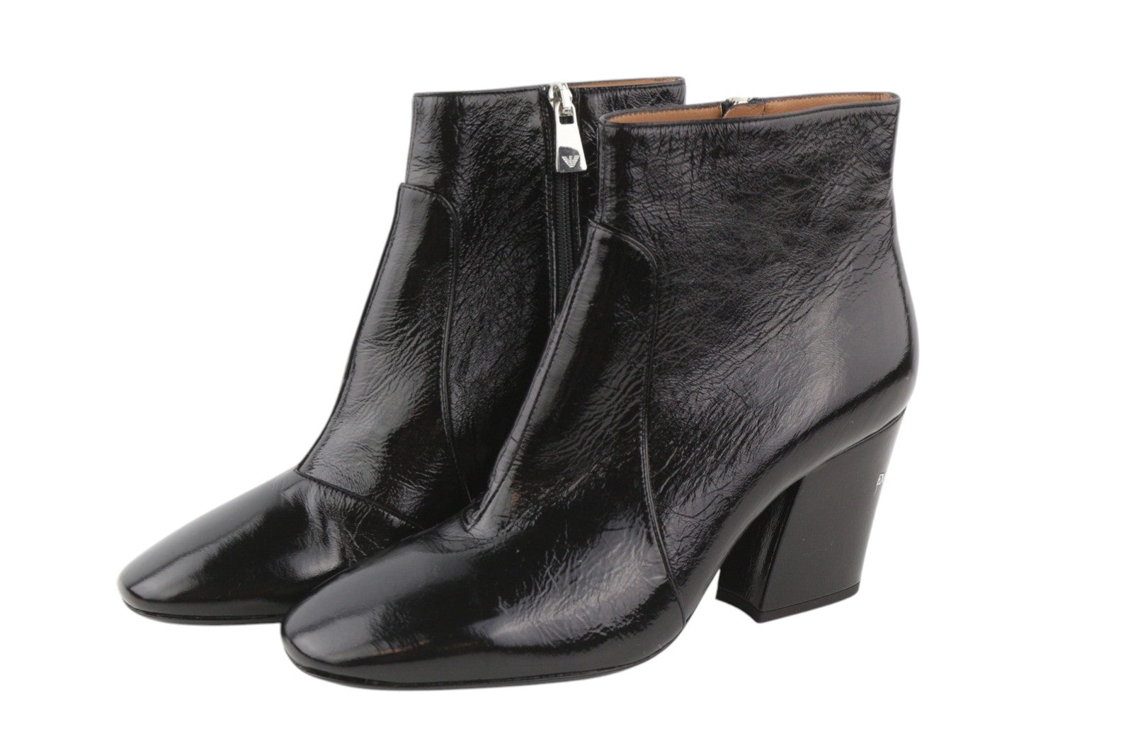 EMPORIO ARMANI moteriški aulinukai, juodi, blizgantys, odiniai, su užtrauktuku ir kulkšnies paviršiumi. 