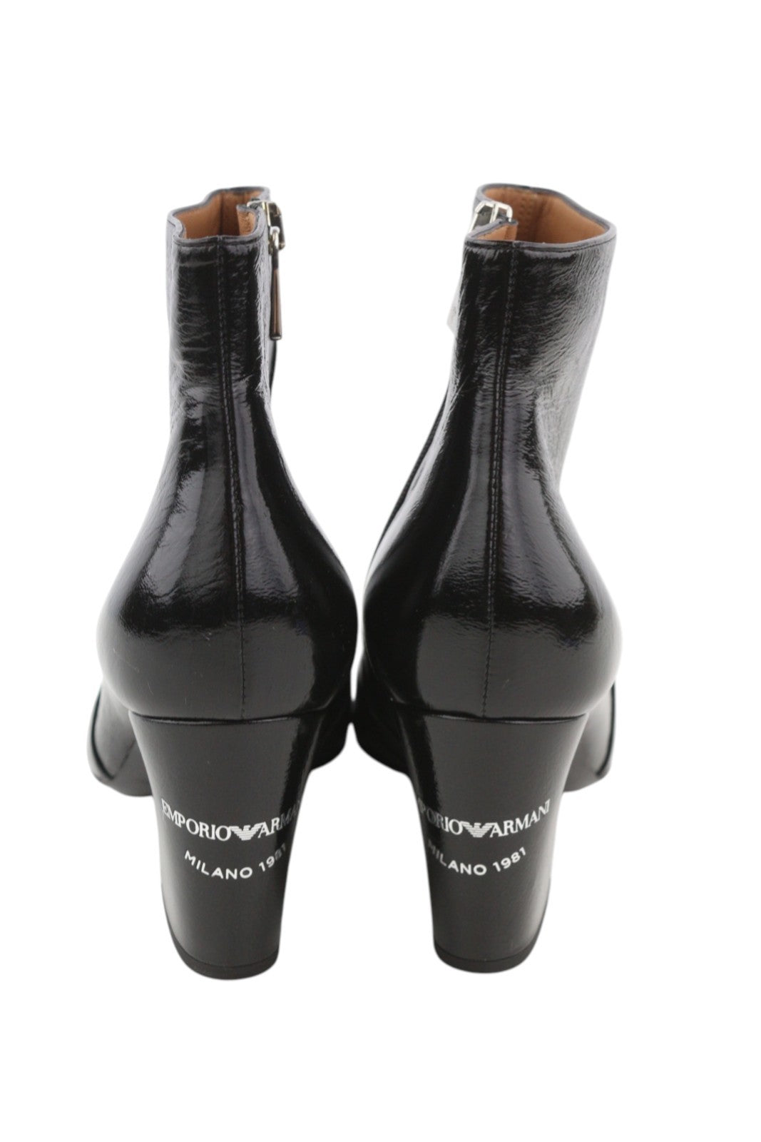 EMPORIO ARMANI moteriški aulinukai, juodi, blizgantys, odiniai, su užtrauktuku ir kulkšnies paviršiumi. 