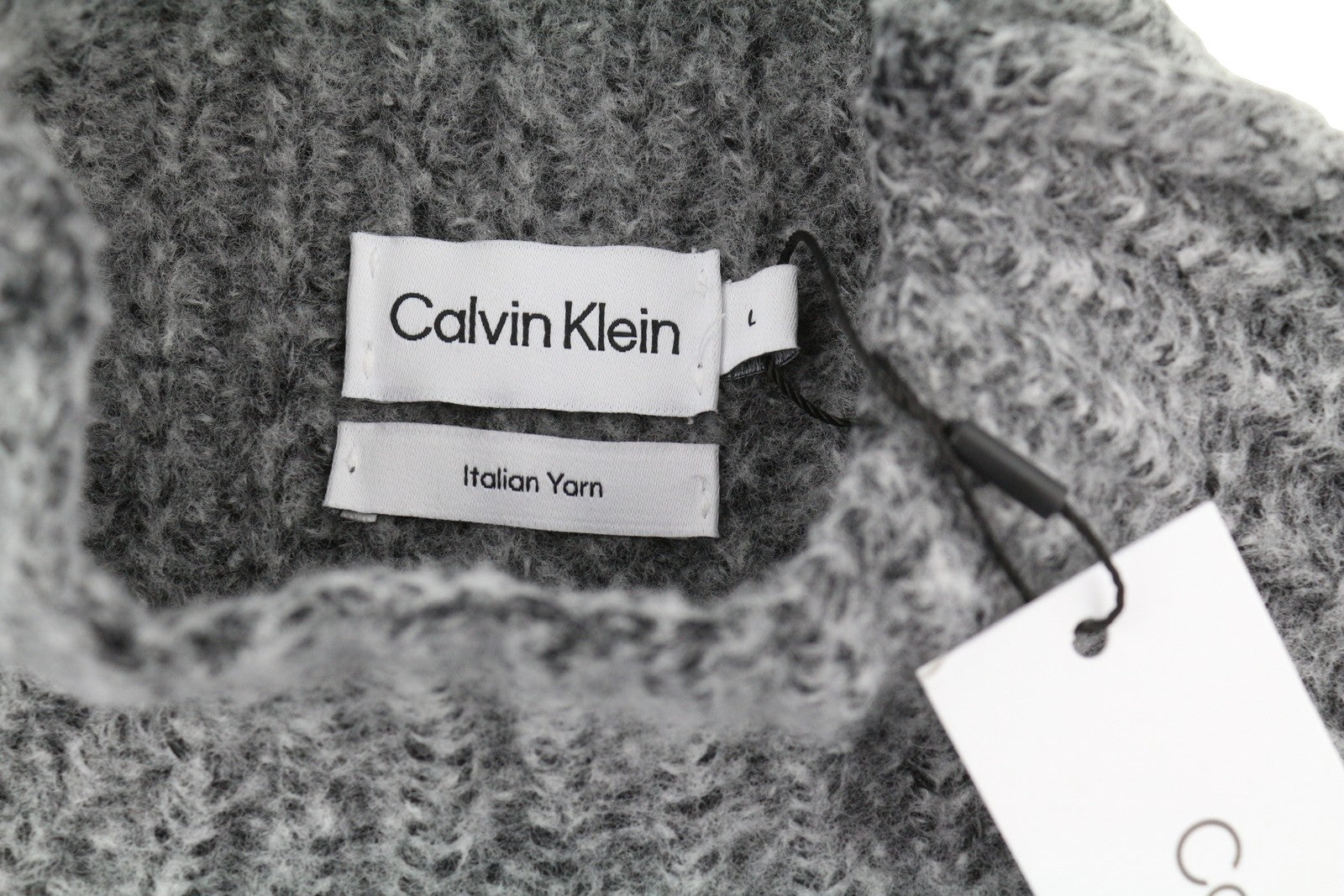 CALVIN KLEIN vyriškas megztinis L dydžio, pilkas, vilnos mišinio, tvirto megztinio su imitacine kaklo iškirpte, logotipu. 