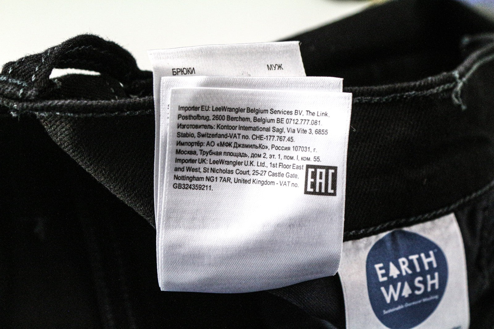 WRANGLER Larston vyriški W30/L32 Slim Taper juodi tamprūs medvilniniai džinsai 