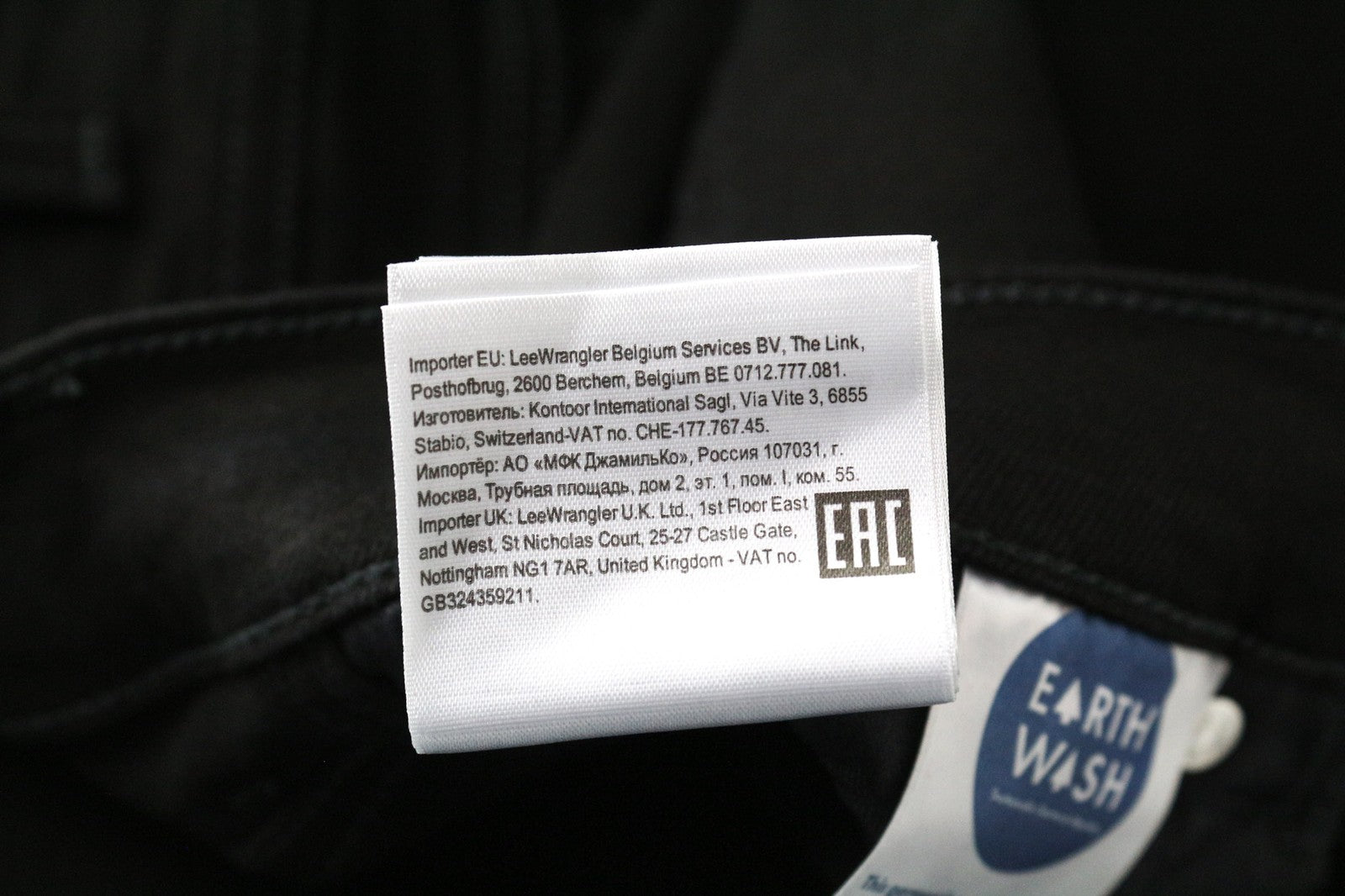 WRANGLER Greensboro vyriški tiesaus kirpimo džinsai W36/L34 juodi tamprūs džinsai 