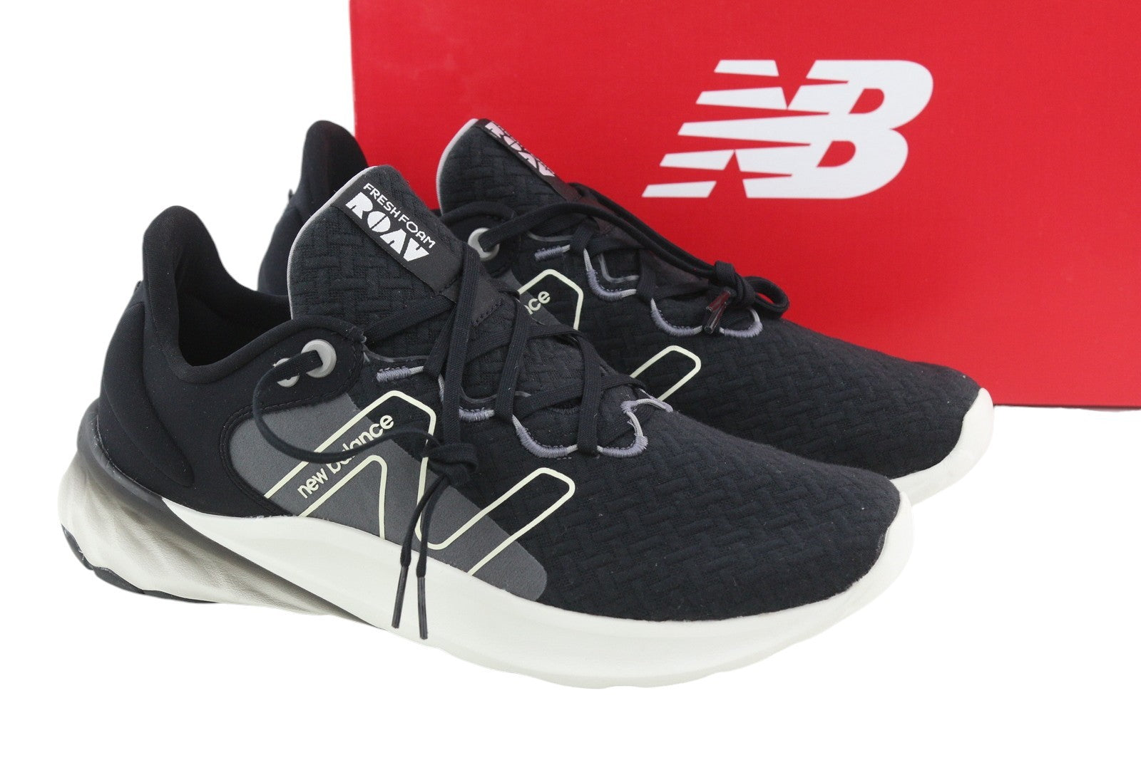 NEW BALANCE ROAV V2 vyriški sportbačiai, juodi, 47.5 €, „Fresh Foam“ žemapadžiai sportiniai bateliai. 
