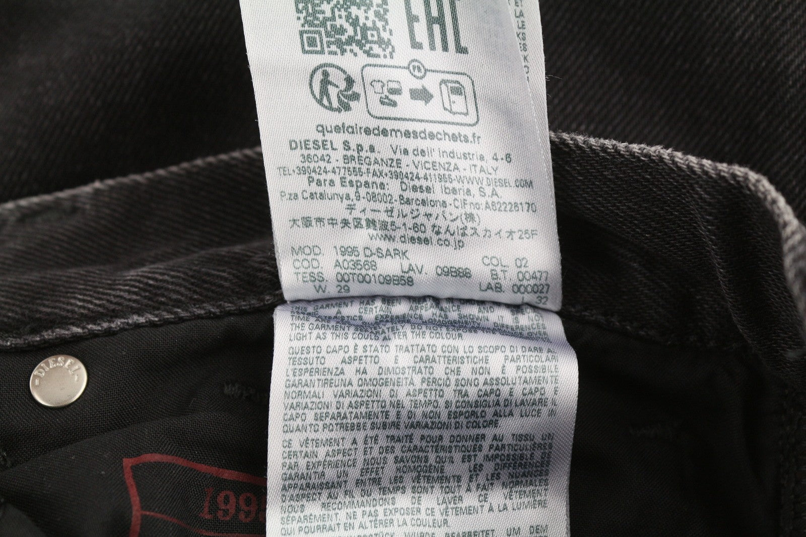 DIESEL 1995 D-Sark 09B88 vyriški džinsai W29/L32 juodi, prigludę, tiesaus kirpimo, rekomenduojama kaina 185 € 