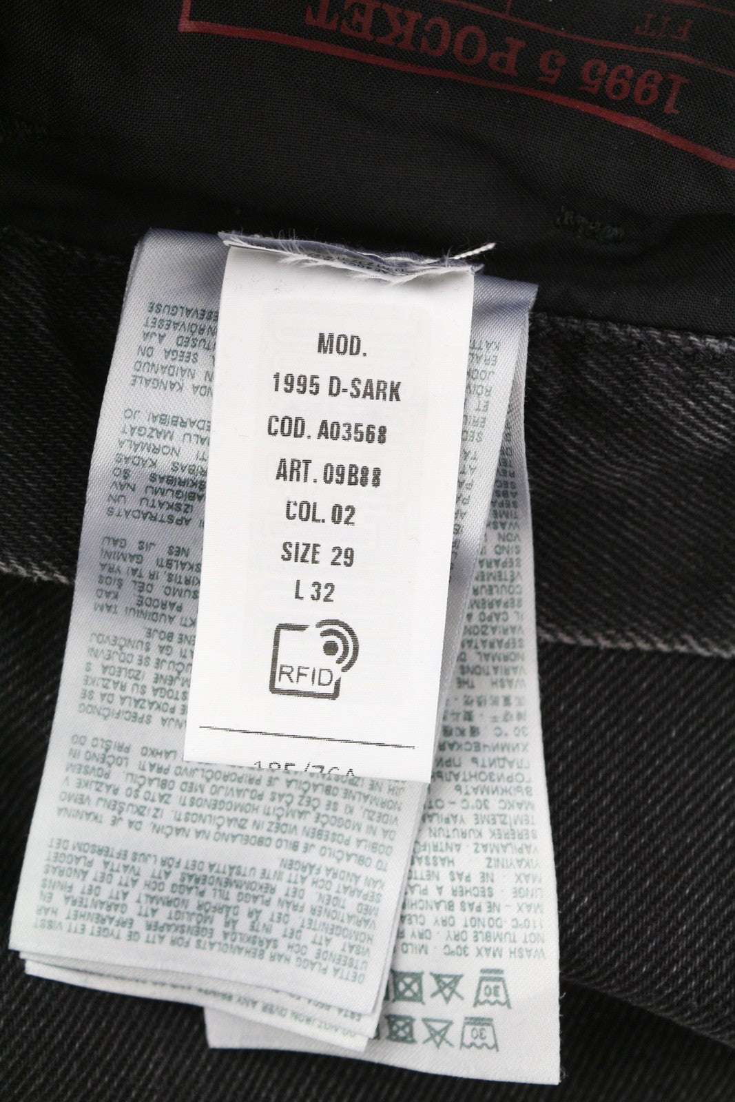 DIESEL 1995 D-Sark 09B88 vyriški džinsai W29/L32 juodi, prigludę, tiesaus kirpimo, rekomenduojama kaina 185 € 