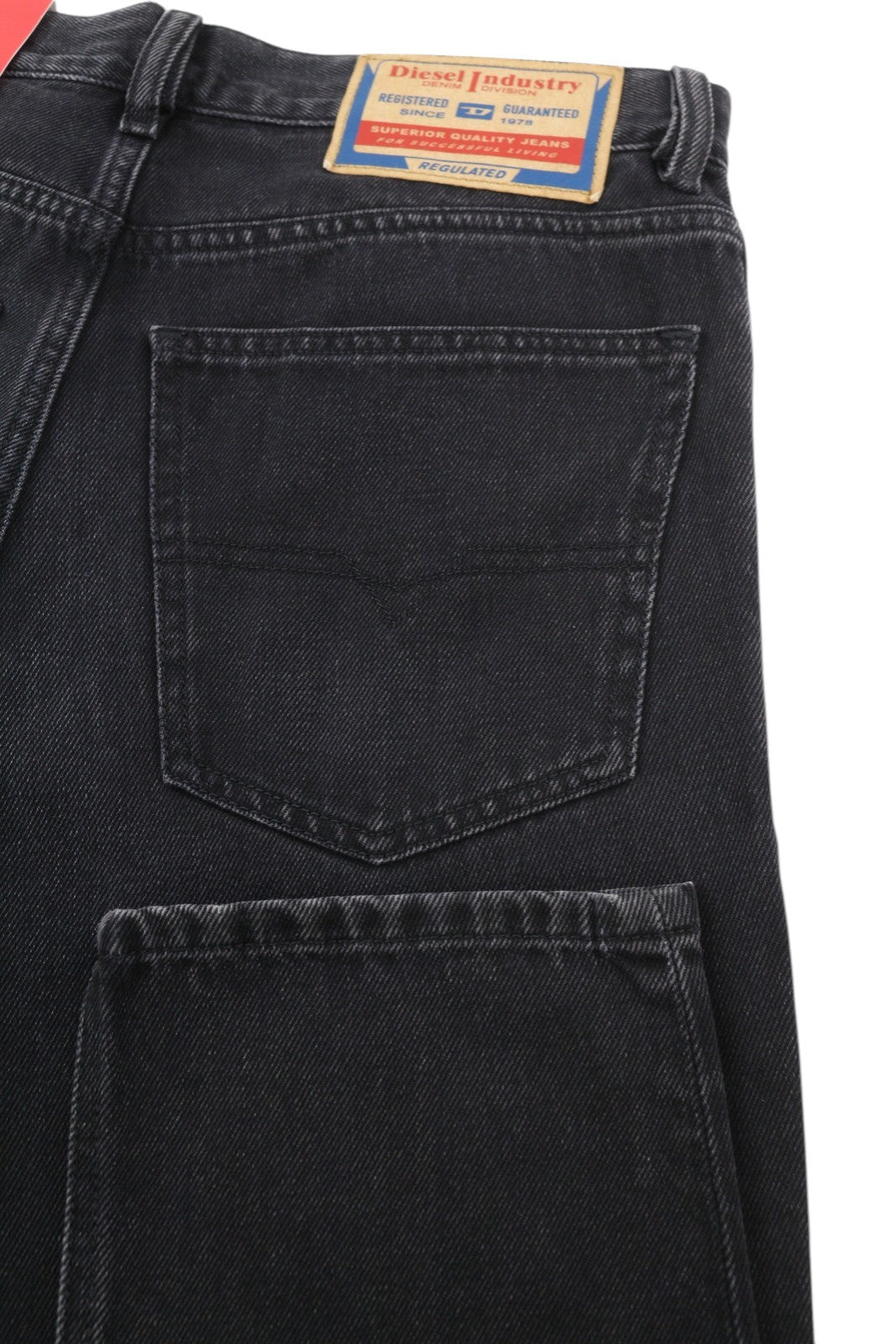 DIESEL 1995 D-Sark 09B88 vyriški džinsai W29/L32 juodi, prigludę, tiesaus kirpimo, rekomenduojama kaina 185 € 