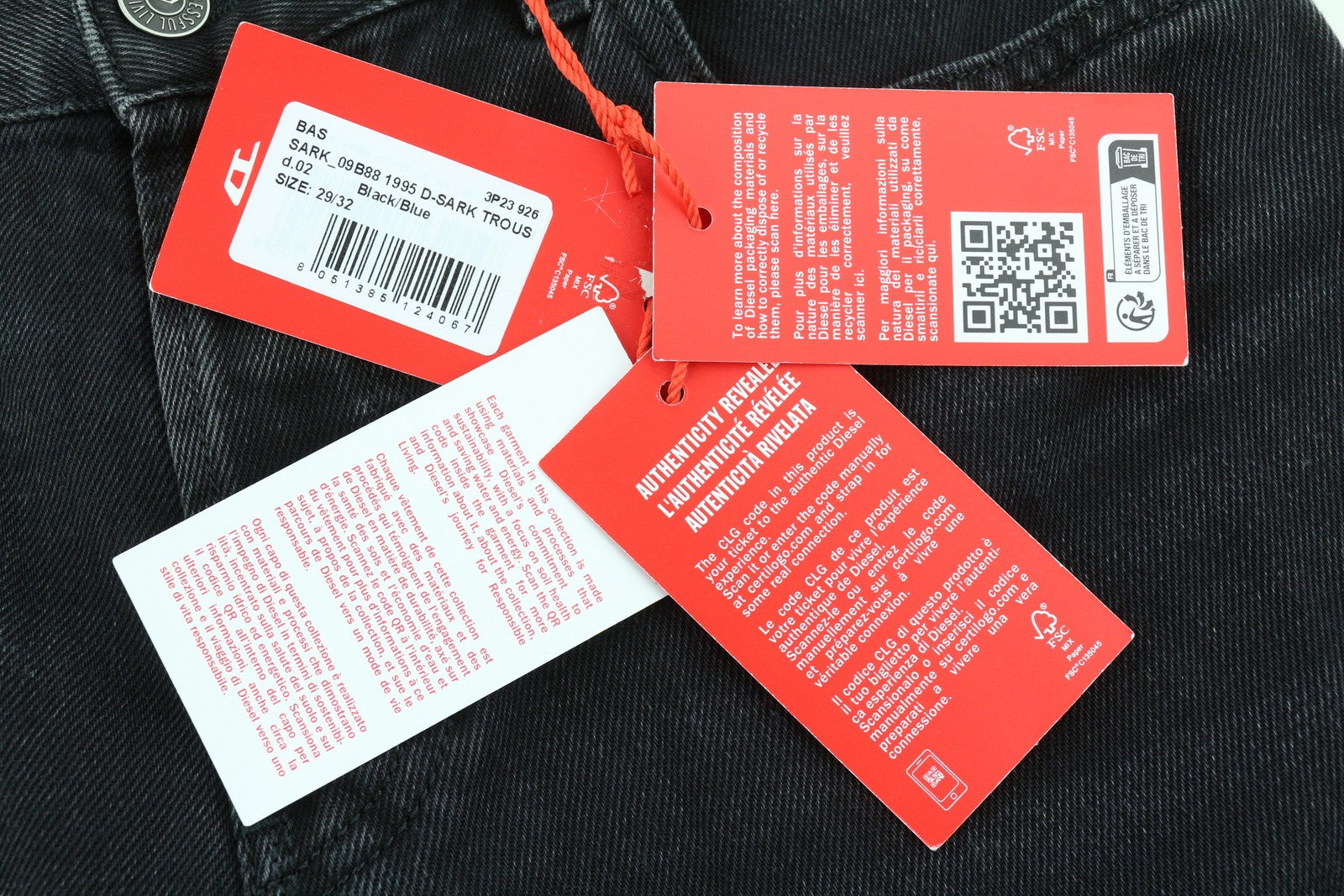 DIESEL 1995 D-Sark 09B88 vyriški džinsai W29/L32 juodi, prigludę, tiesaus kirpimo, rekomenduojama kaina 185 € 