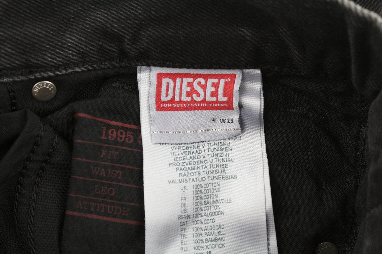 DIESEL 1995 D-Sark 09B88 vyriški džinsai W29/L32 juodi, prigludę, tiesaus kirpimo, rekomenduojama kaina 185 € 