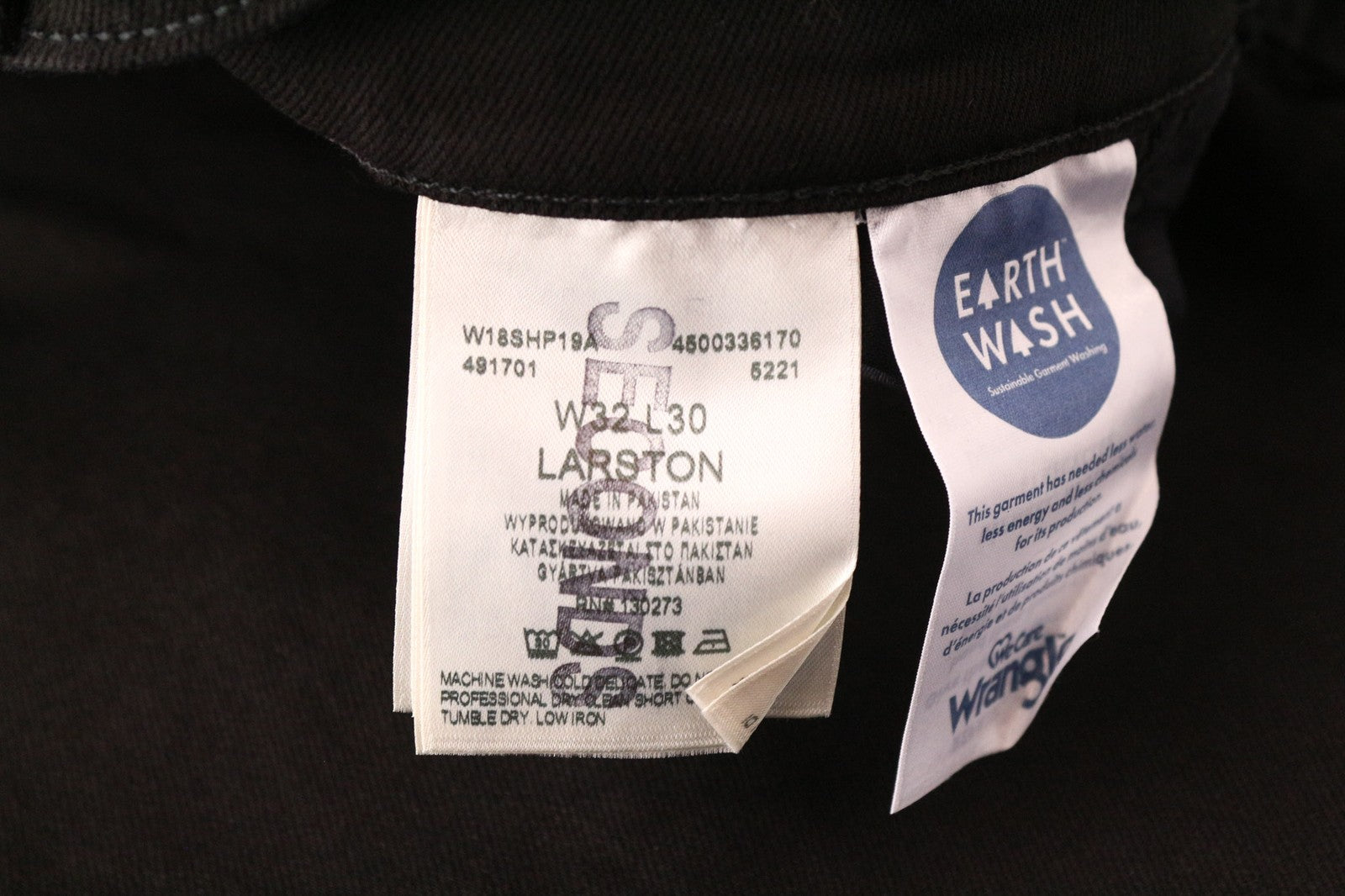 WRANGLER Larston W32/L30 vyriški džinsai, prigludę, juodi, tamprūs, džinsinio audinio, medvilnės mišinio. 