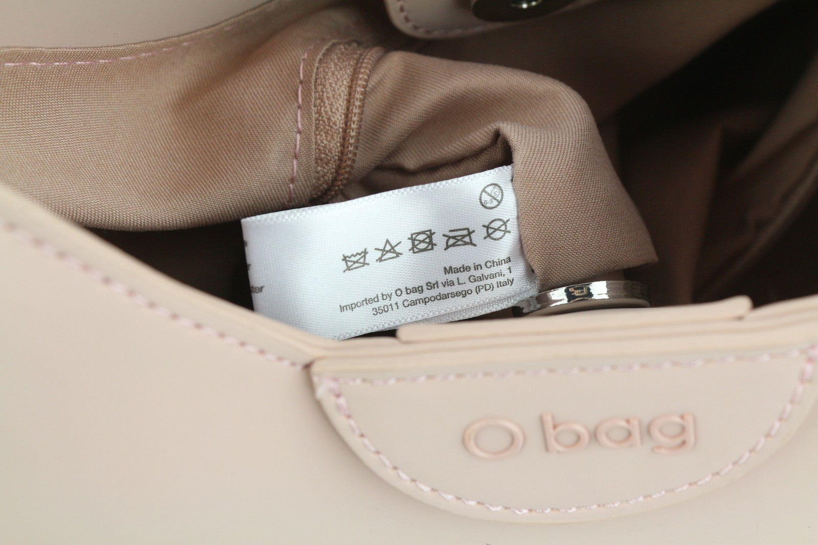 O BAG Ginevra moteriška rankinė OS šviesiai rožinė su magnetiniu užsegimu ir pamušalu per petį 