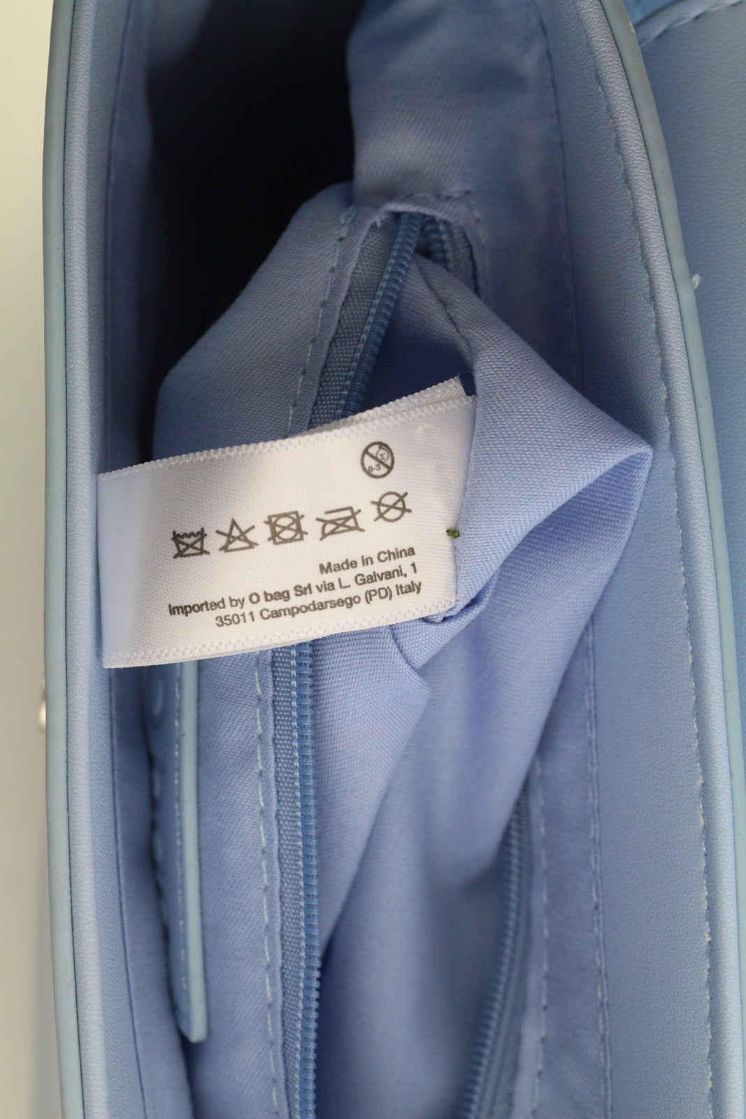 O BAG Con Pattina moteriškas krepšys OS šviesiai mėlynas su pamušalu, kvadratinis baguette per petį 