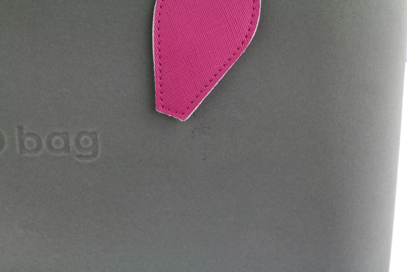 O BAG moteriškas krepšys OS pilkas minkštas vidinis krepšys su užtrauktuku, dvigubomis rankenomis, kvadratiniu logotipu, laisvalaikio stiliaus. 