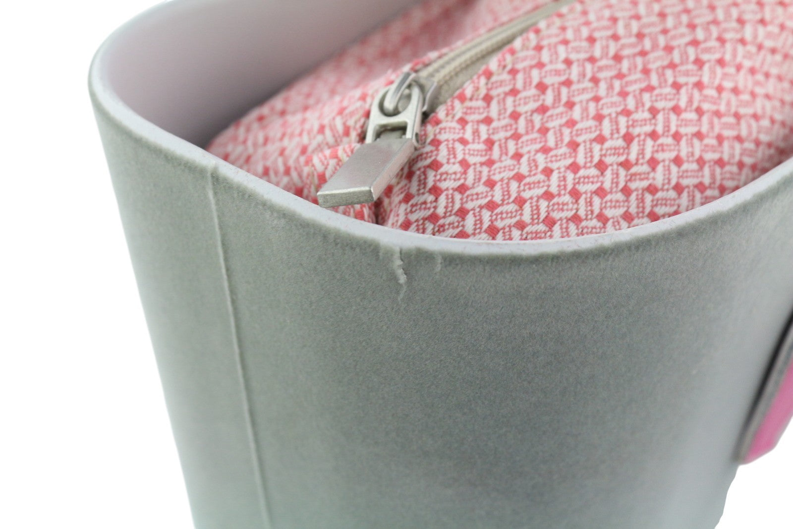 O BAG moteriškas krepšys OS pilkas minkštas vidinis krepšys su užtrauktuku, dvigubomis rankenomis, kvadratiniu logotipu, laisvalaikio stiliaus. 