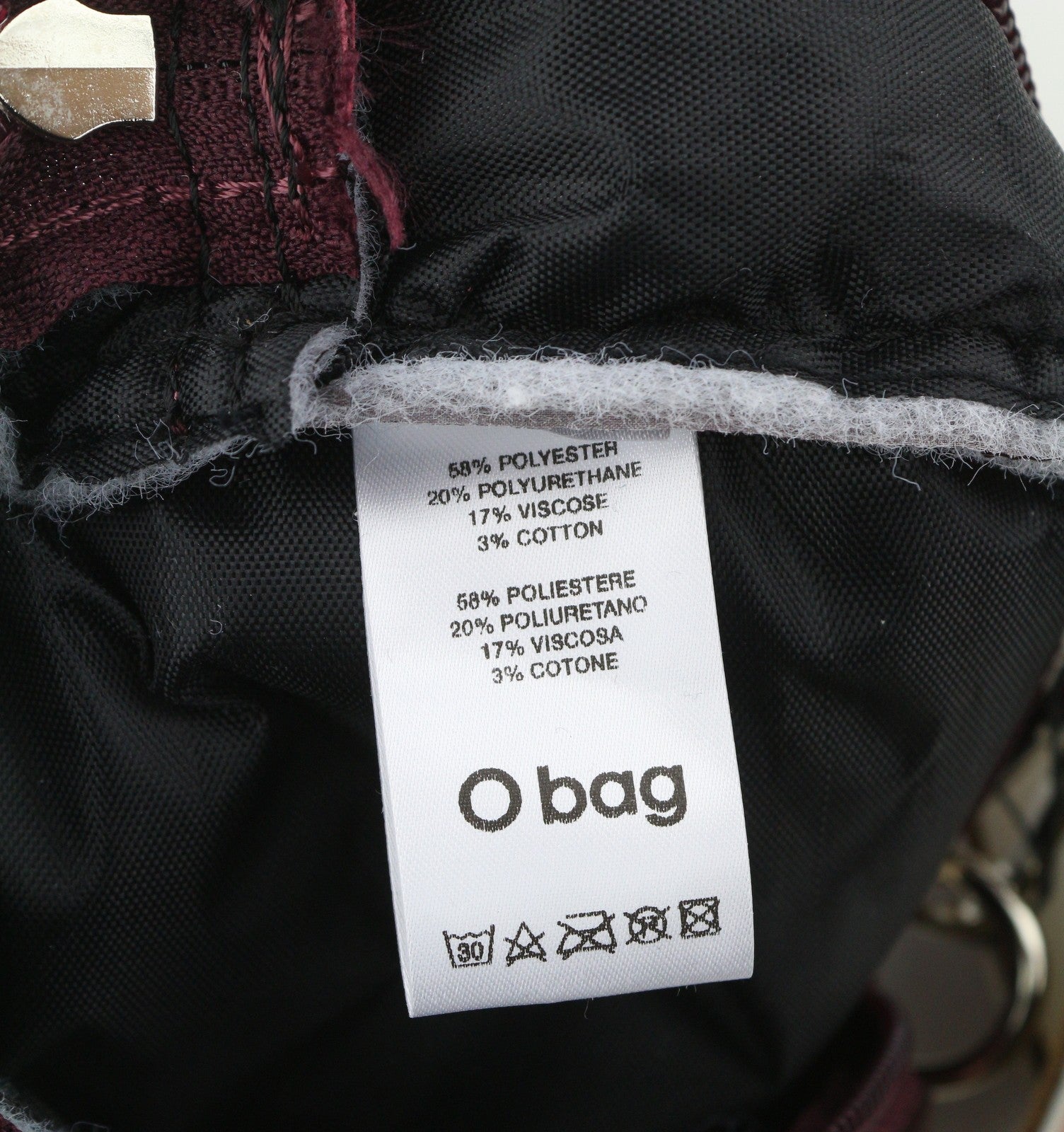 O BAG moteriškas krepšys su papildomomis kišenėmis, bordo spalvos, užsegamas užtrauktuku, reguliuojamo dirželio, nešiojamas per petį. 