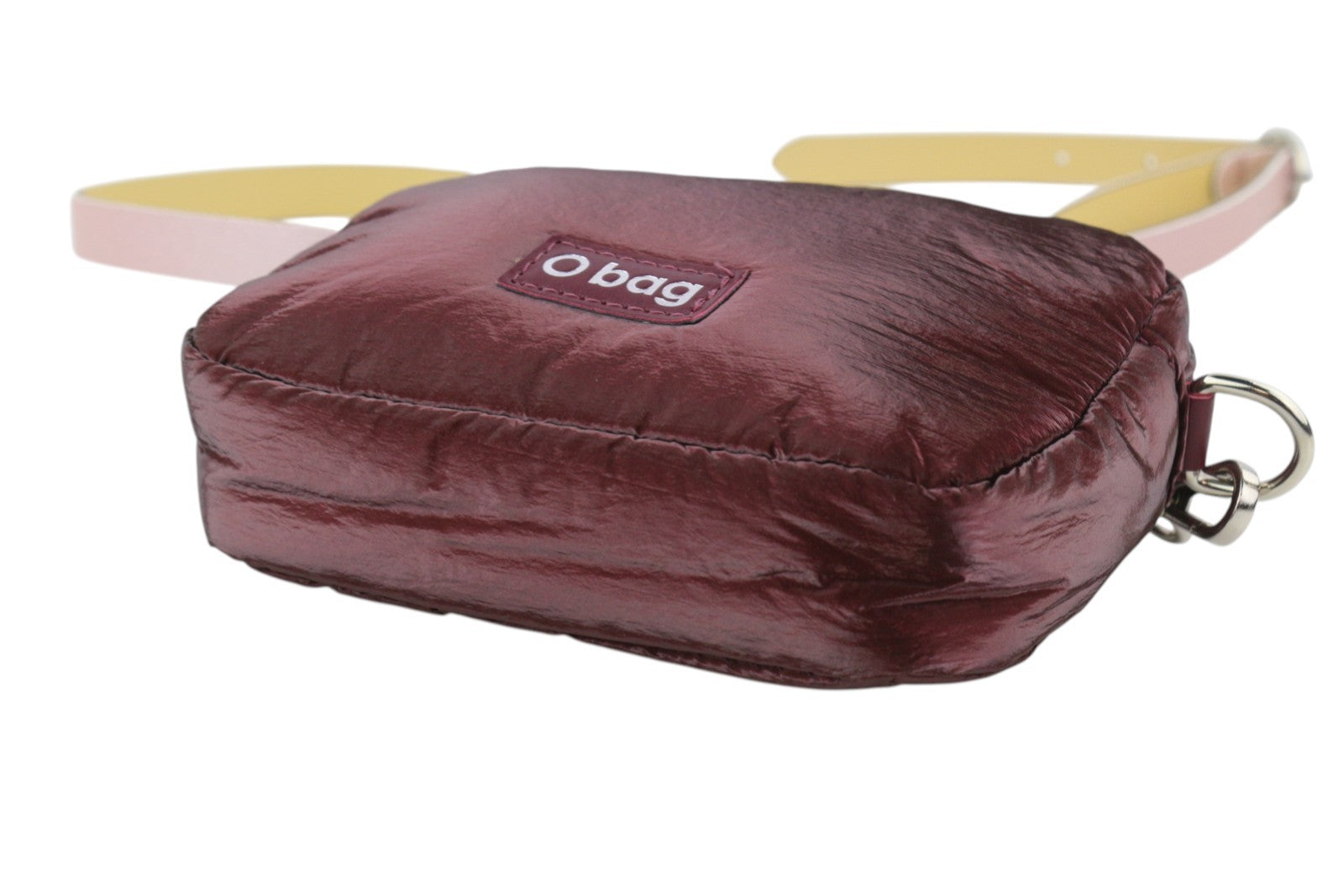O BAG moteriškas krepšys su papildomomis kišenėmis, bordo spalvos, užsegamas užtrauktuku, reguliuojamo dirželio, nešiojamas per petį. 