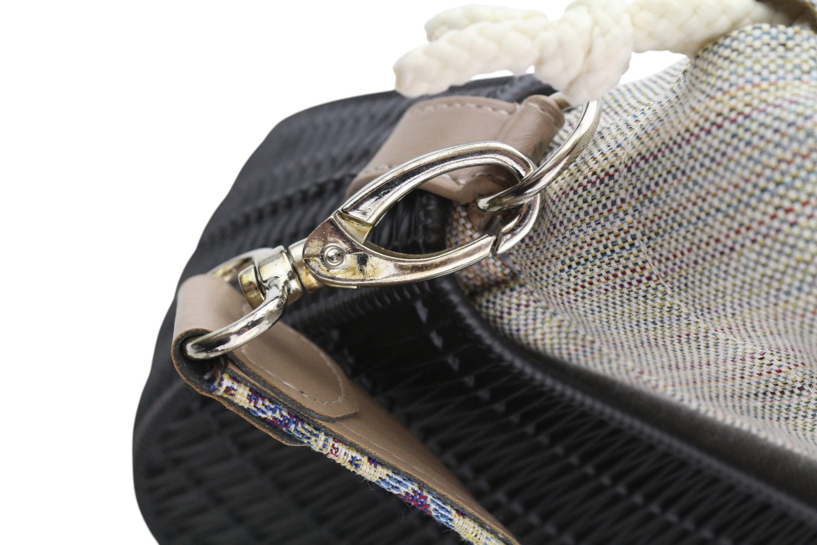 O BAG Swing moteriškas krepšys OS juodas tekstūruotas silikoninis vidinis krepšys per petį 