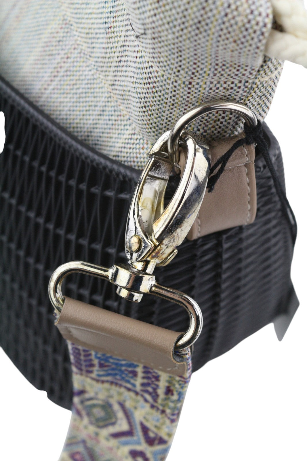 O BAG Swing moteriškas krepšys OS juodas tekstūruotas silikoninis vidinis krepšys per petį 