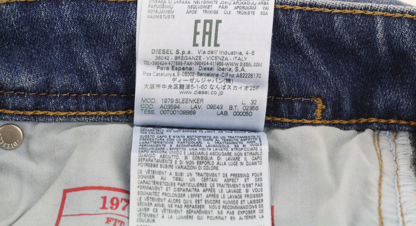 DIESEL 1979 Sleenker 09E43 vyriški džinsai W30/L32 mėlyni aptempti džinsai, rekomenduojama kaina – 225 USD 