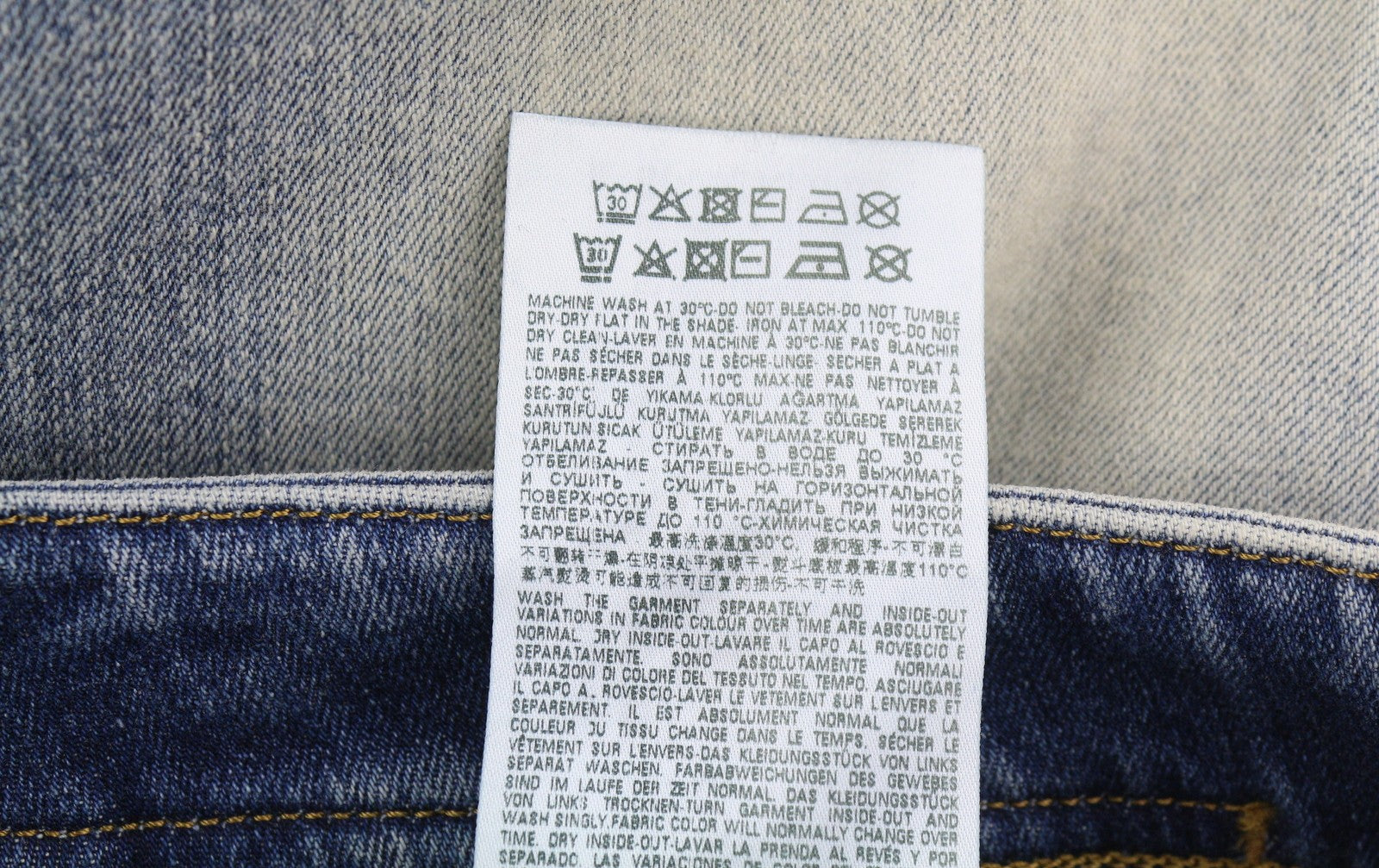 DIESEL 1979 Sleenker 068BI vyriški džinsai W32/L34, aptempti, sendinto stiliaus, aptempti. Rekomenduojama kaina – 319 €. 