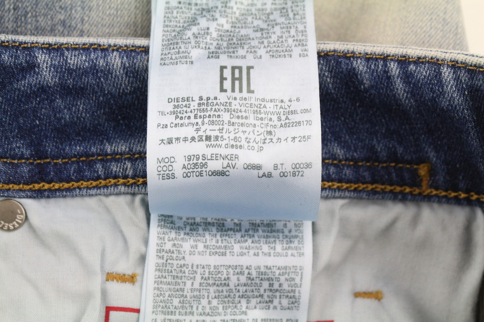 DIESEL 1979 Sleenker 068BI vyriški džinsai W32/L34, aptempti, sendinto stiliaus, aptempti. Rekomenduojama kaina – 319 €. 