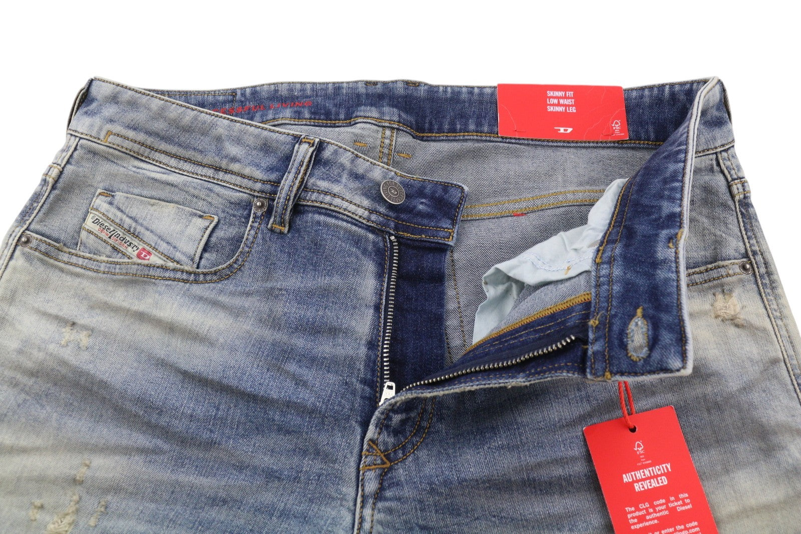 DIESEL 1979 Sleenker 068BI vyriški džinsai W32/L34, aptempti, sendinto stiliaus, aptempti. Rekomenduojama kaina – 319 €. 