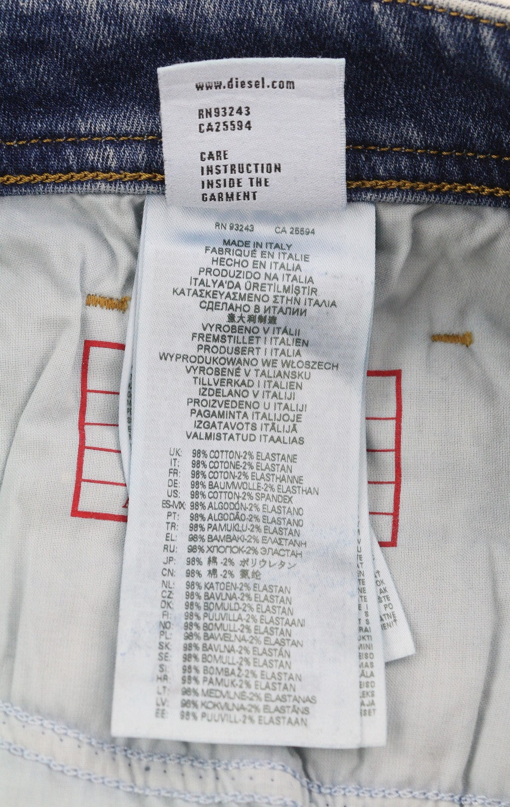 DIESEL 1979 Sleenker 068BI vyriški džinsai W32/L34, aptempti, sendinto stiliaus, aptempti. Rekomenduojama kaina – 319 €. 