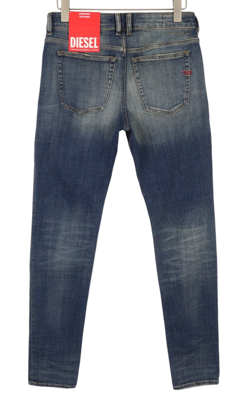 DIESEL 1979 Sleenker 09D94 vyriški džinsai W31/L32 mėlyni sendinto stiliaus aptempti žemo profilio džinsai, rekomenduojama kaina – 255 € 