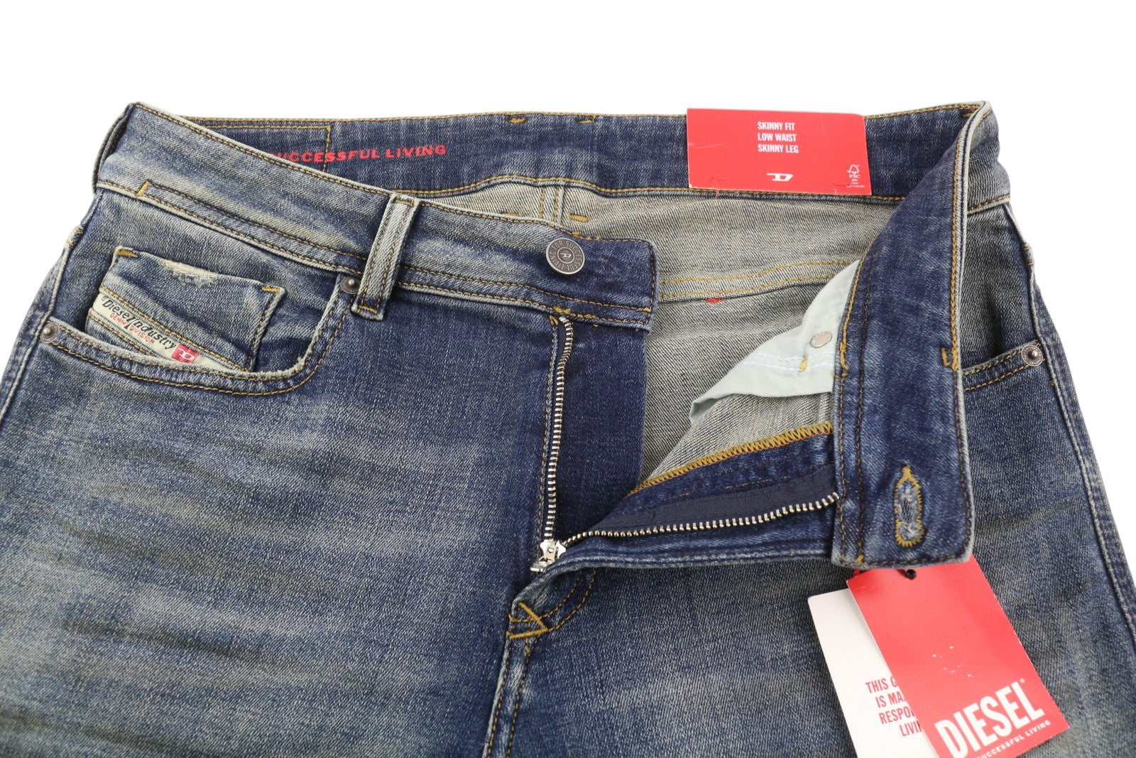 DIESEL 1979 Sleenker 09D94 vyriški džinsai W31/L32 mėlyni sendinto stiliaus aptempti žemo profilio džinsai, rekomenduojama kaina – 255 € 