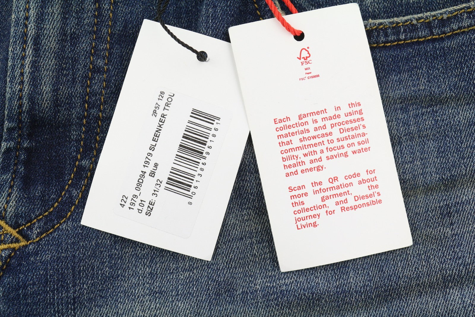 DIESEL 1979 Sleenker 09D94 vyriški džinsai W31/L32 mėlyni sendinto stiliaus aptempti žemo profilio džinsai, rekomenduojama kaina – 255 € 