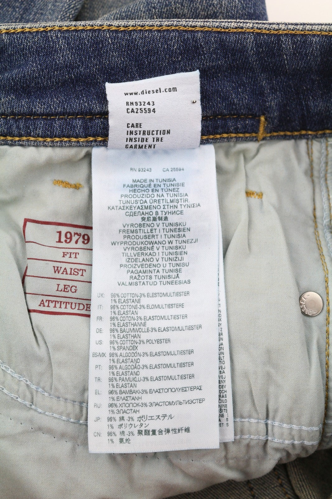 DIESEL 1979 Sleenker 09D94 vyriški džinsai W31/L32 mėlyni sendinto stiliaus aptempti žemo profilio džinsai, rekomenduojama kaina – 255 € 