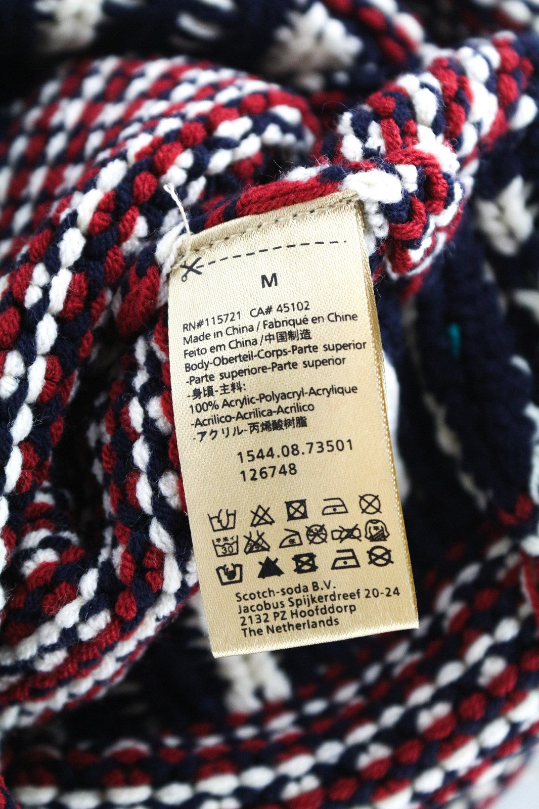 SCOTCH SHRUNK berniukiška M dydžio raudona, tamsiai mėlyna megzta kepurė su bumbulu ir raštu 