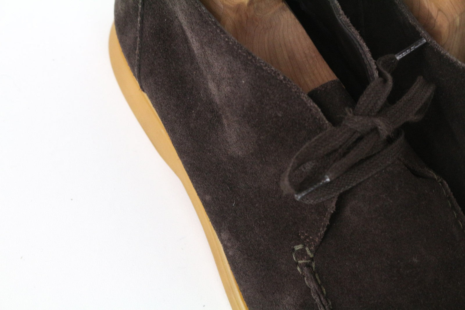 SUITSUPPLY vyriški tamsiai rudi zomšiniai odiniai aukštakulniai bateliai su nėriniuotais raštais, EU44 dydis 