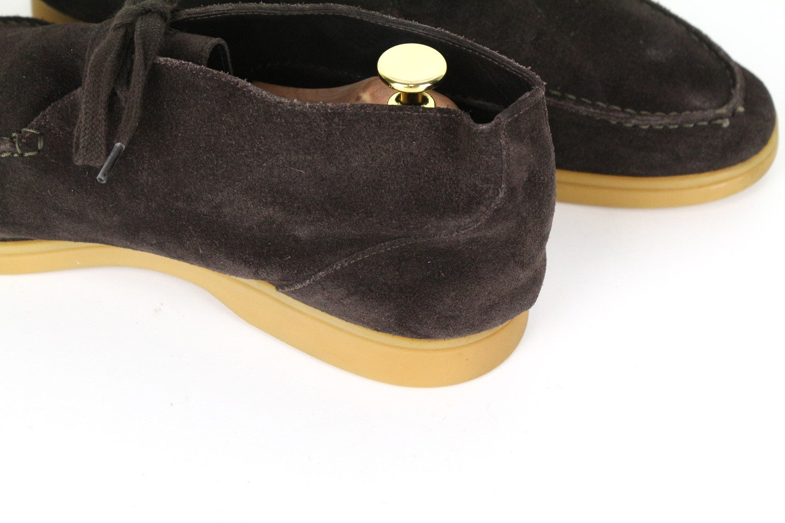 SUITSUPPLY vyriški tamsiai rudi zomšiniai odiniai aukštakulniai bateliai su nėriniuotais raštais, EU44 dydis 