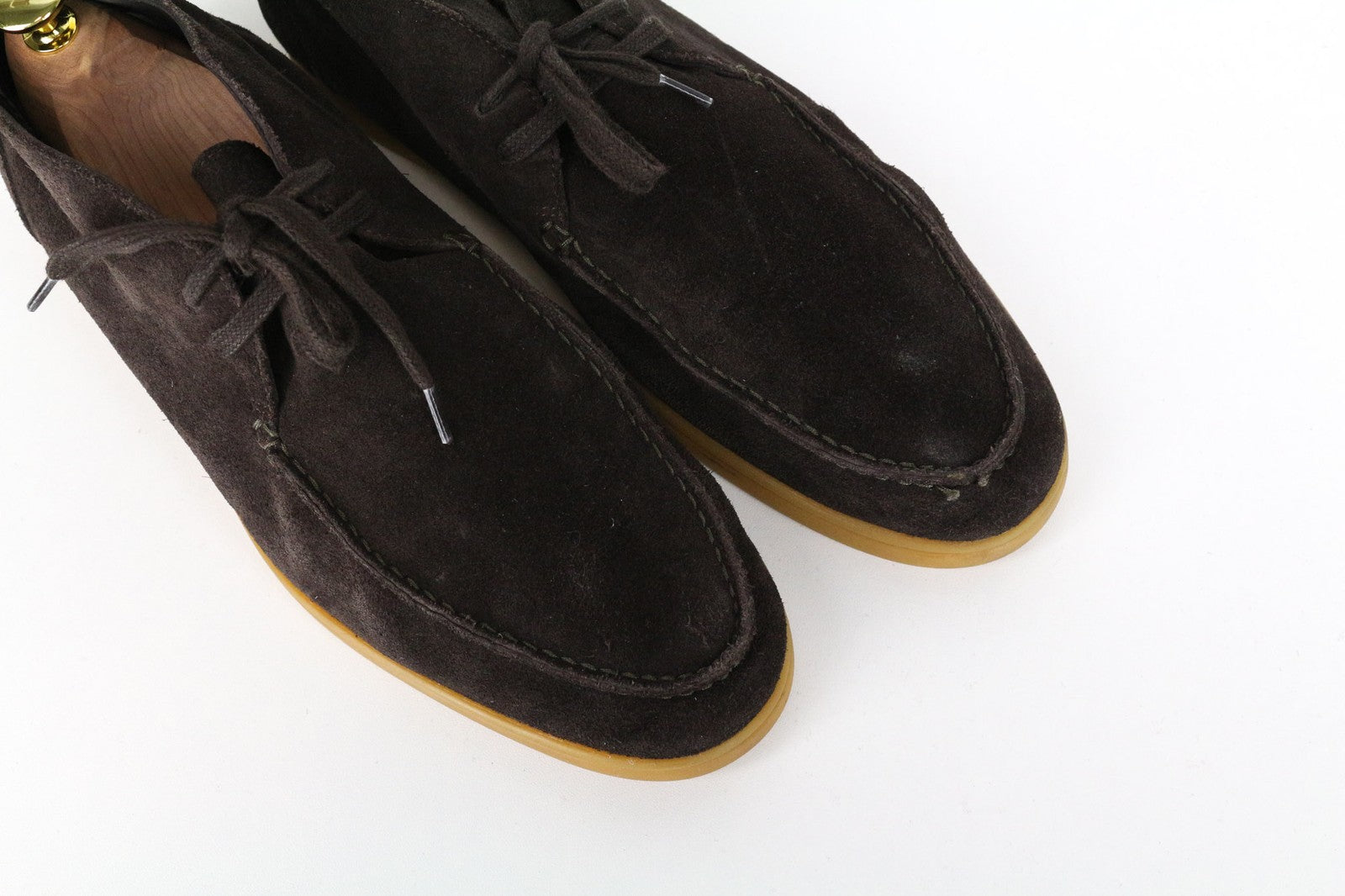 SUITSUPPLY vyriški tamsiai rudi zomšiniai odiniai aukštakulniai bateliai su nėriniuotais raštais, EU44 dydis 