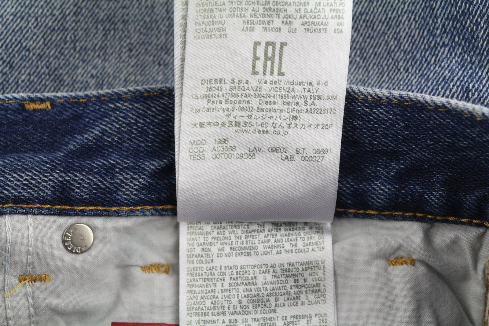 DIESEL 1995 09E02 vyriški džinsai W31/L32 mėlyni, plėšyti, ploni, tiesūs, RRP 375 USD 