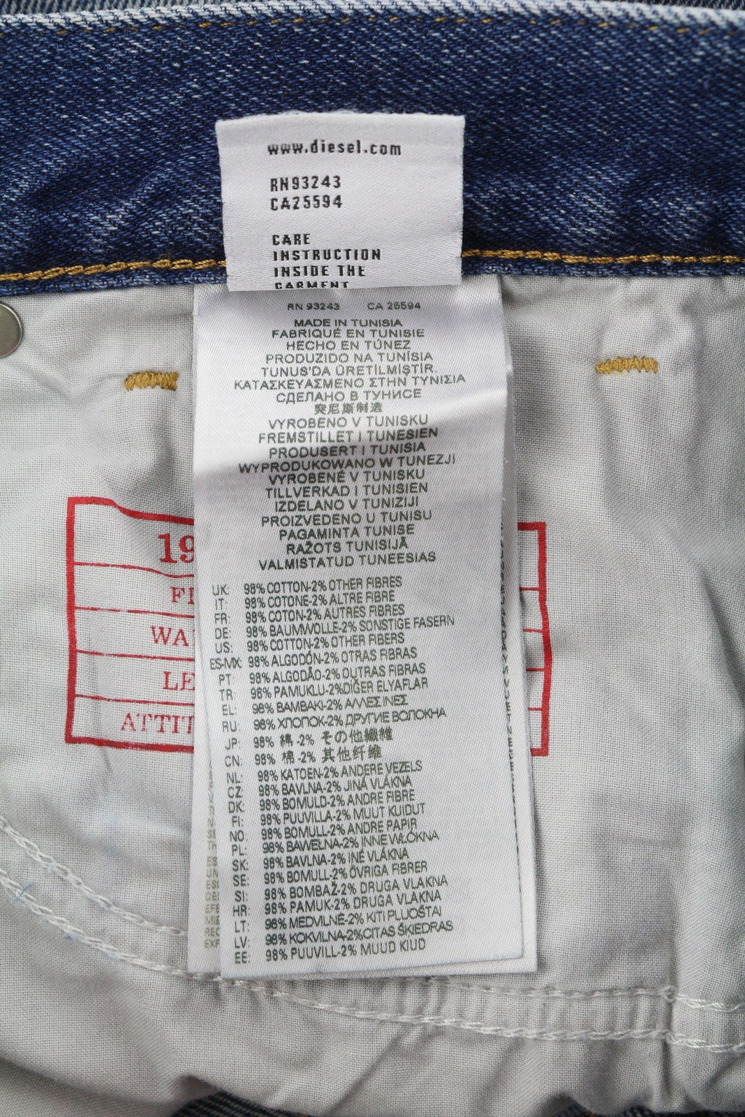 DIESEL 1995 09E02 vyriški džinsai W31/L32 mėlyni, plėšyti, ploni, tiesūs, RRP 375 USD 