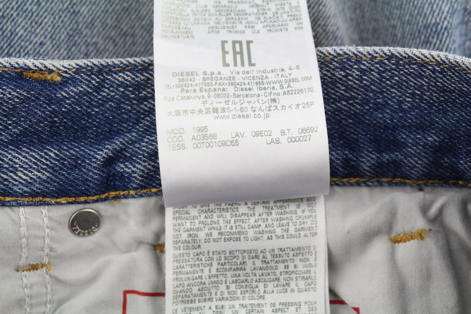 DIESEL 1995 09E02 vyriški džinsai W30/L32 mėlyni, plėšyti, ploni, tiesūs, RRP 375 USD 
