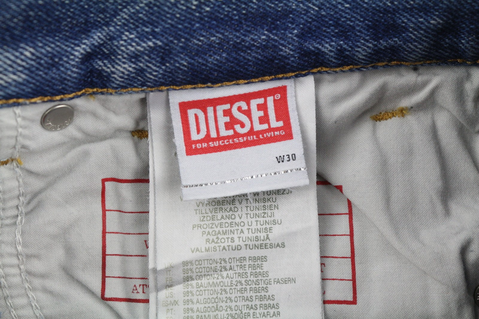 DIESEL 1995 09E02 vyriški džinsai W30/L32 mėlyni, plėšyti, ploni, tiesūs, RRP 375 USD 