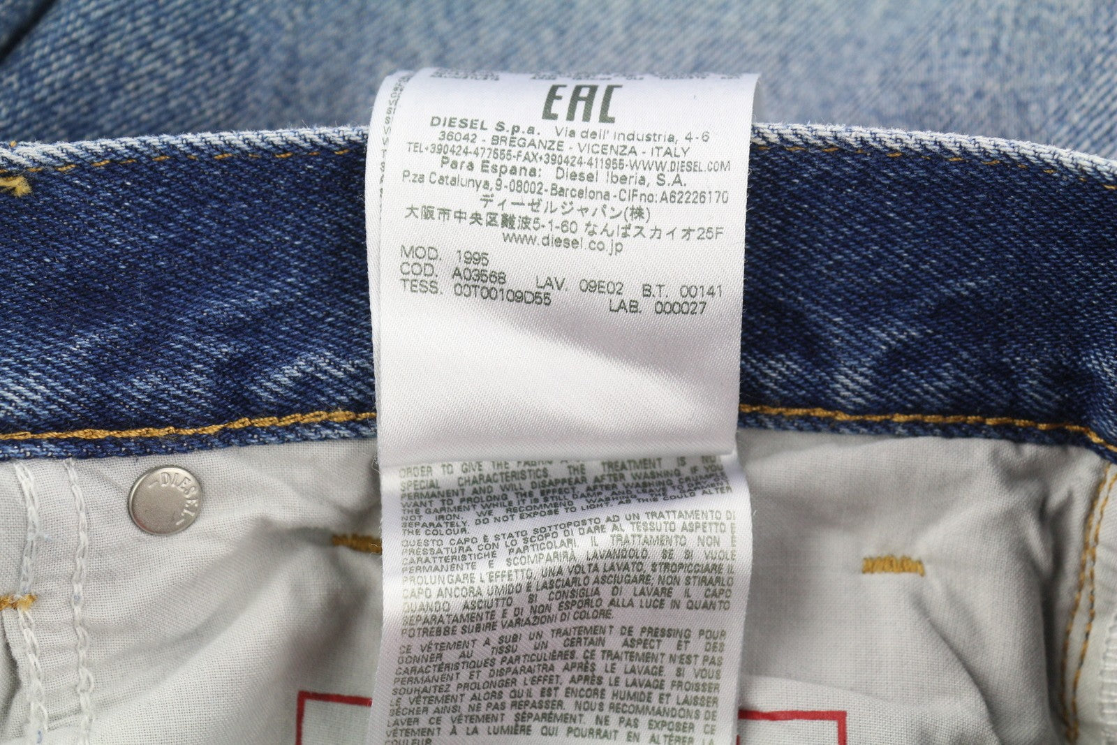 DIESEL 1995 09E02 vyriški džinsai W29/L32 mėlyni, plėšyti, ploni, tiesūs, RRP 375 USD 